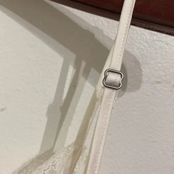 Abercrombie & Fitch Womens Lace Trim Camisole Small Soft White Cropped Feminine - Picture 4 of 12